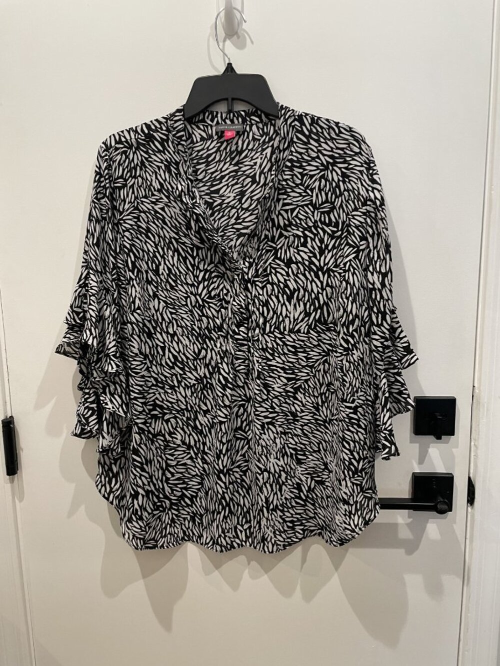 Vince Camuto black and white ruffle sleeve blouse - Size 1X - Retail $127